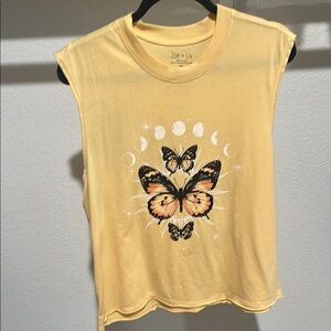 Pick 5 tee for $20

Zoe + Liv Yellow Boxy Graphic Muscle Tee